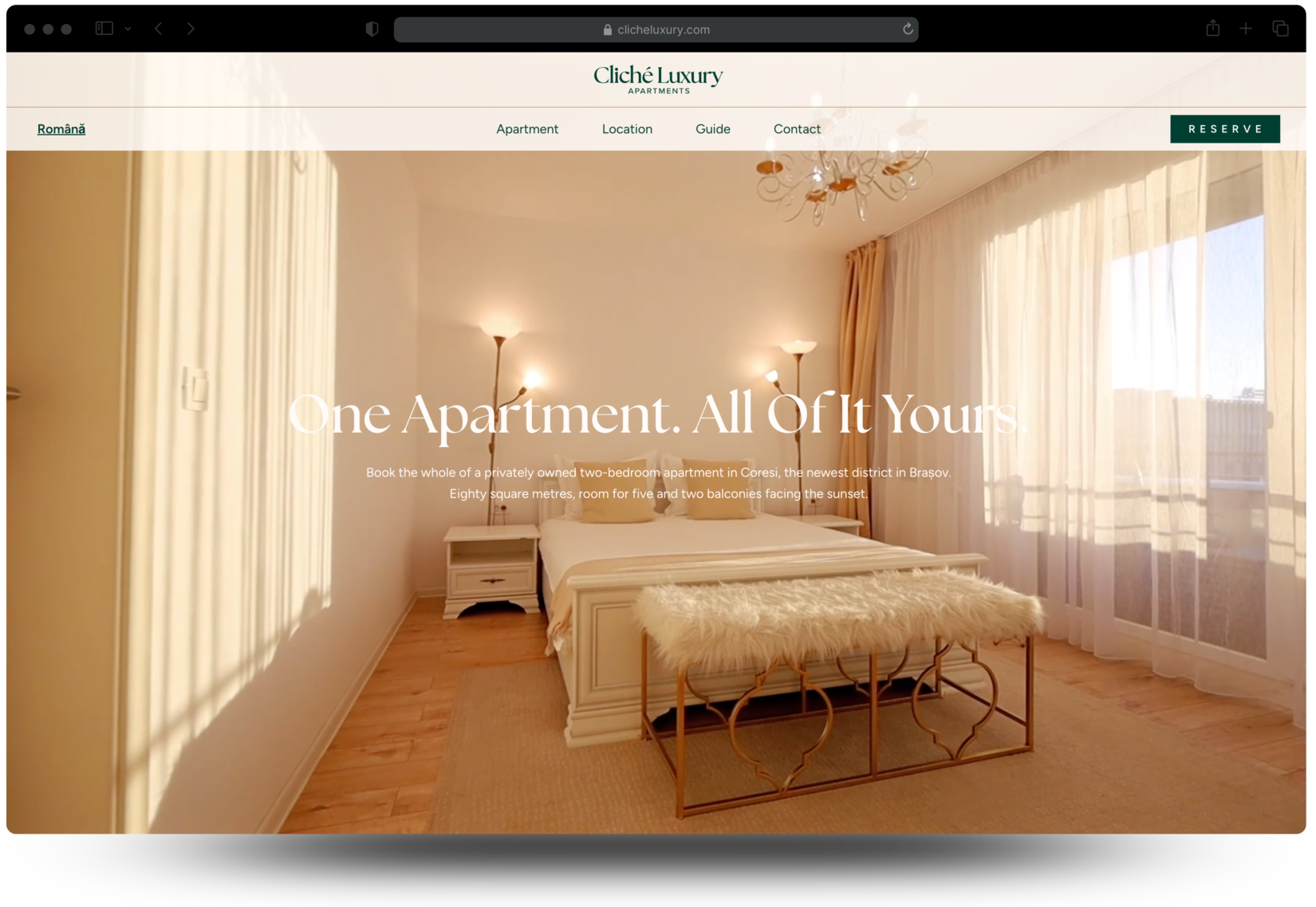 Pagina principală clicheluxury.com, cu titlul One Apartment. All Of It Yours.